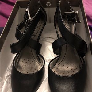 Life Stride 6M Heels